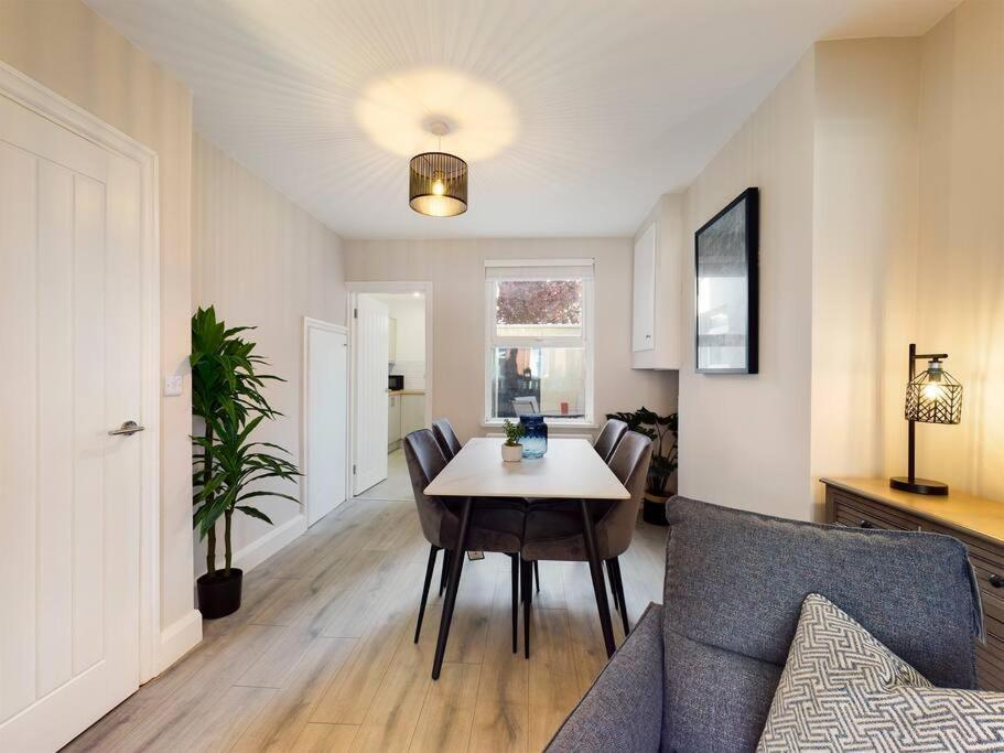 It'S Broadway Baby! Great House Close To City Centre Belfast Bagian luar foto